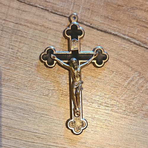 Silberfarbener kreuz anhänger - silberfarbener, kreuz-anhänger